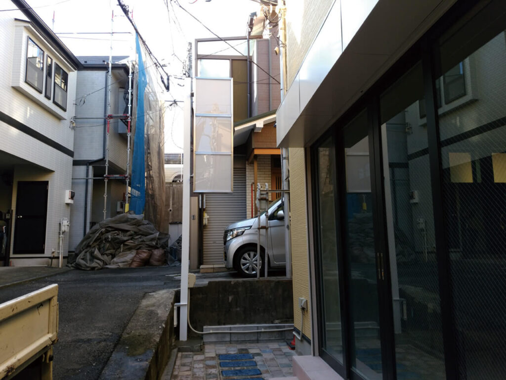 横浜市のポール看板（内部照明あり・夜間点灯タイプ）看板本体のみ製作・設置